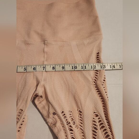 Avocado Serenity Shredded Leggings in Pale Pink Size Small - Picture 6 of 11
